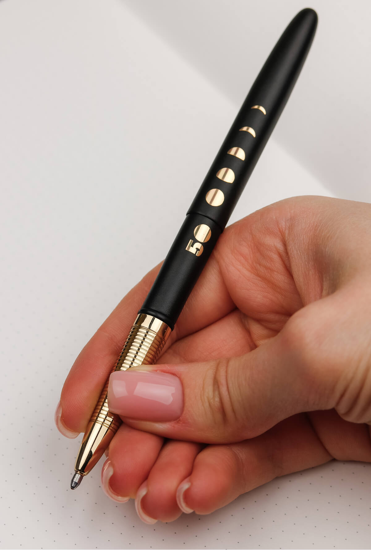 Ручка Fisher Space Pen Bullet у режимі з ковпачком