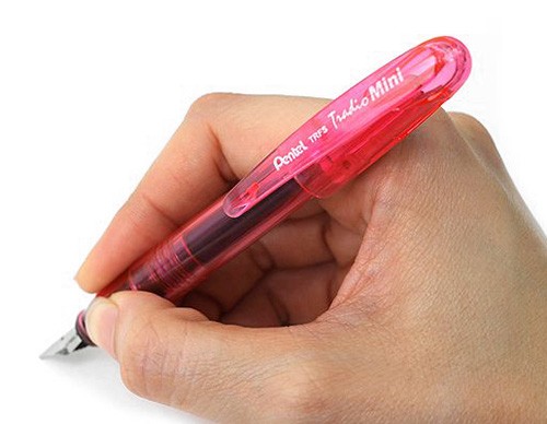 Чорнильна ручка Pentel Tradio Mini рожева перо F (тонке) 
