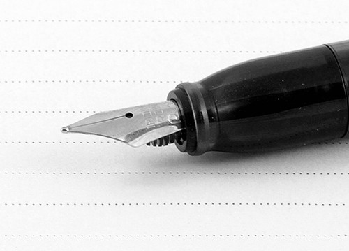 Чорнильна ручка Pentel Tradio Mini чорна перо F (тонке)