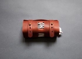 Пенал EEDLE для шнурів і навушників коричневий