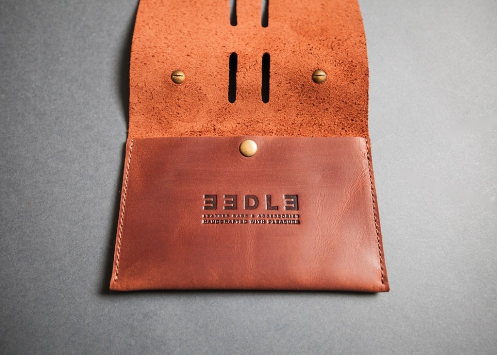 Пенал EEDLE для шнурів і навушників коричневий