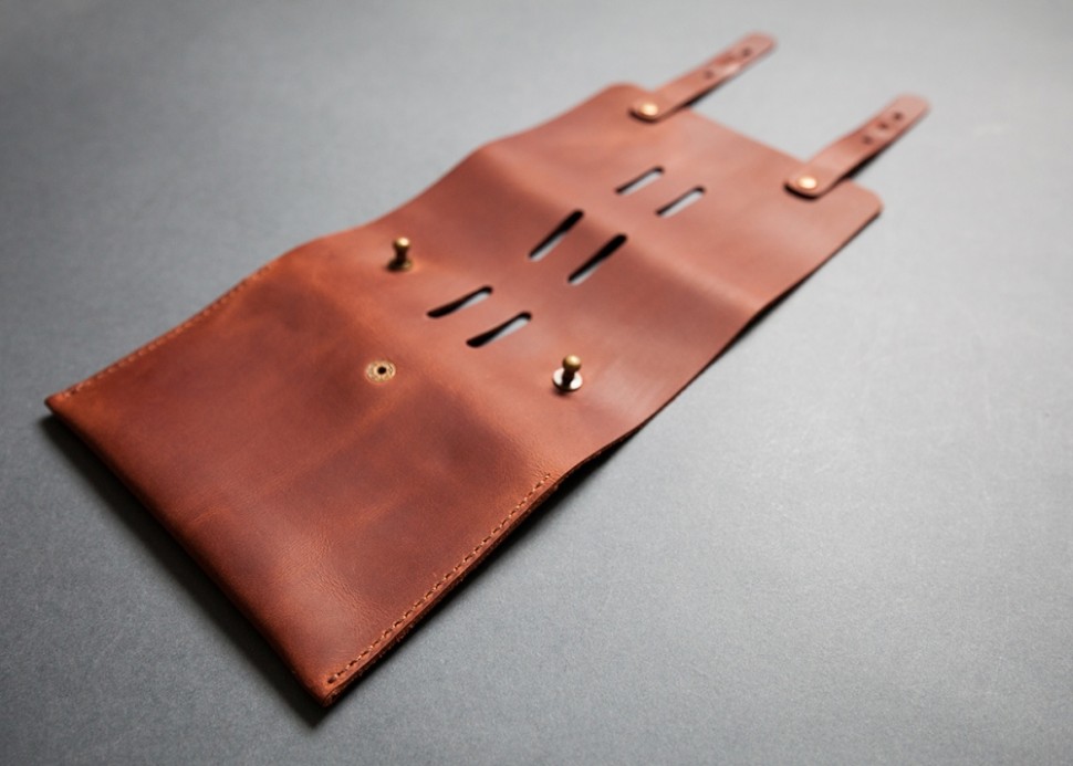 Пенал EEDLE для шнурів і навушників коричневий