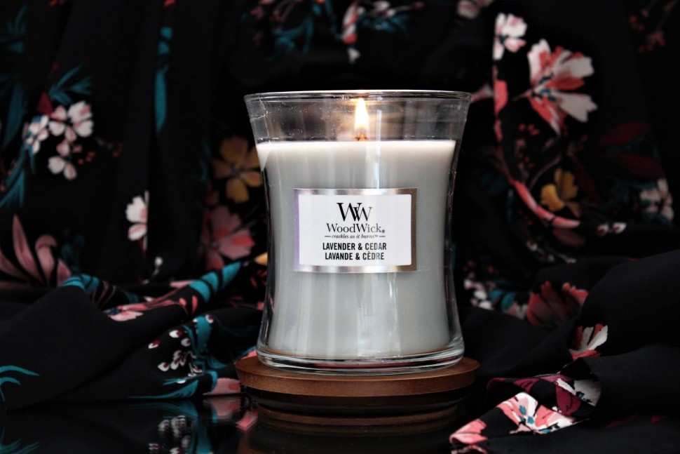 Ароматична свіча WoodWick Medium Lavender & Cedar 275 г 