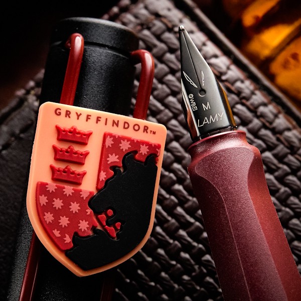 Чорнильна ручка Lamy Safari x Harry Potter Gryffindor чорна з червоним перо EF (дуже тонке)