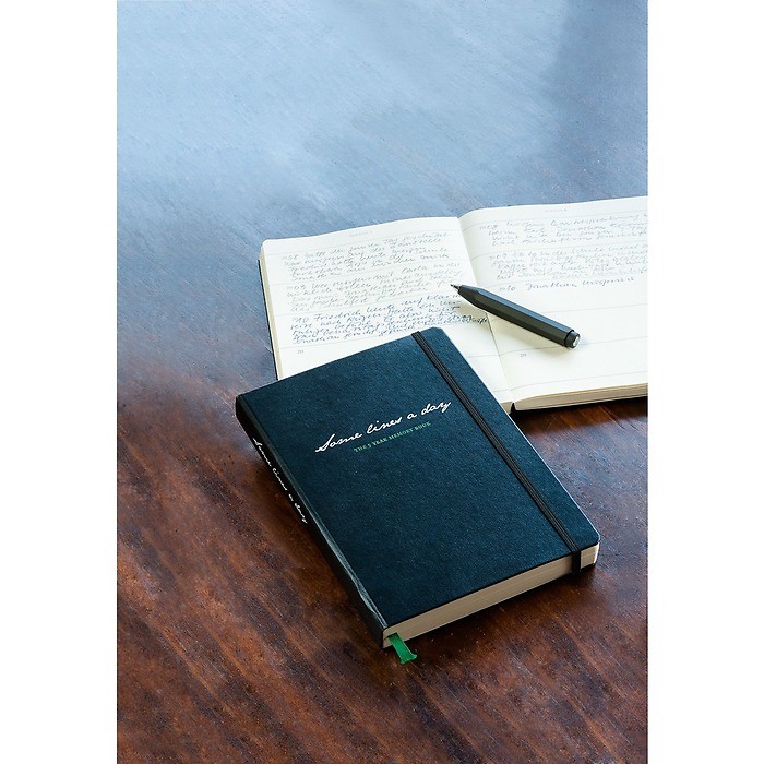 Щоденник Leuchtturm1917 Some Lines a Day на 5 років середній 14,5 х 21 см чорний 