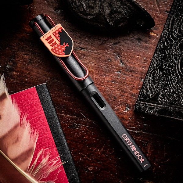 Чорнильна ручка Lamy Safari x Harry Potter Gryffindor чорна з червоним перо F (тонке)