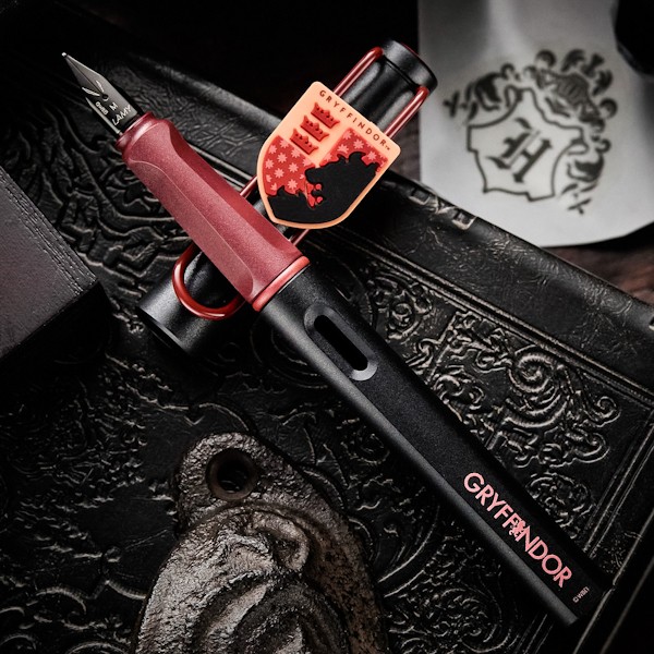 Чорнильна ручка Lamy Safari x Harry Potter Gryffindor чорна з червоним перо F (тонке)