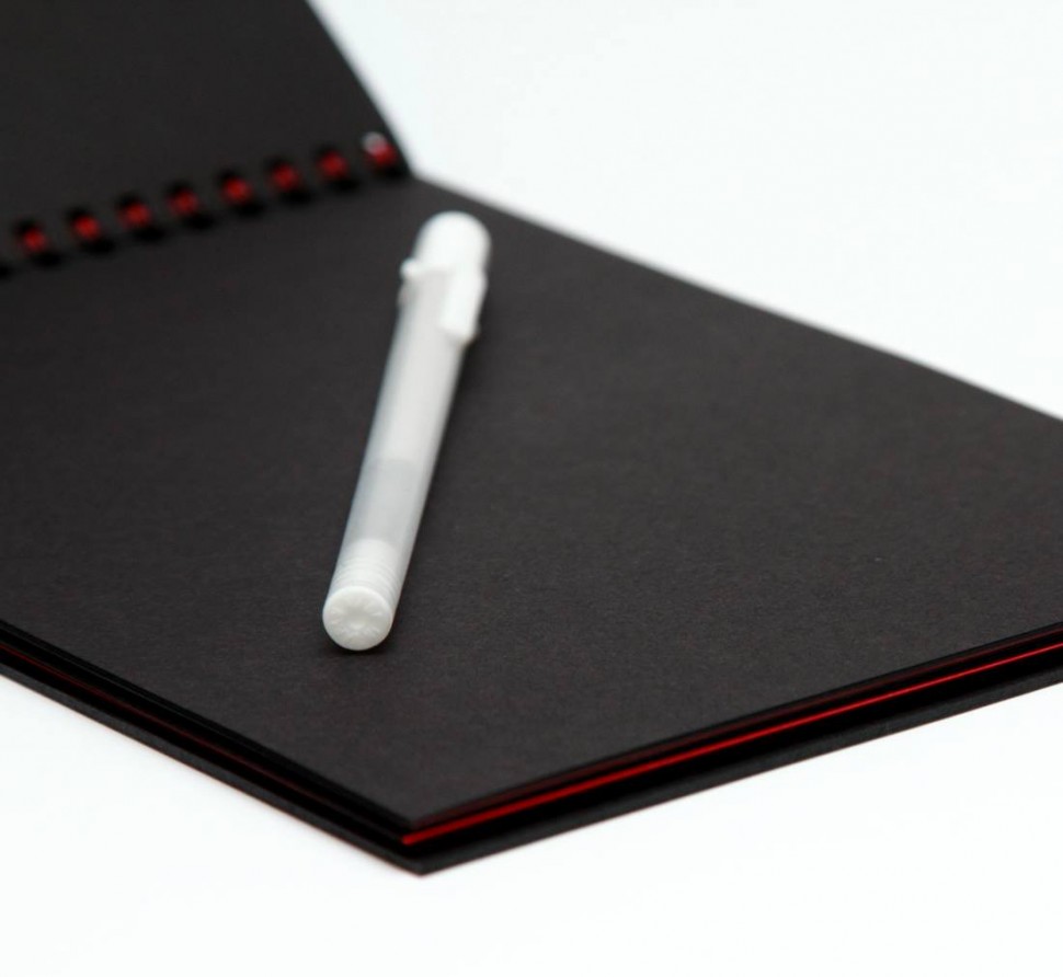 Блокнот Fenimore 14,5 х 20,5 см з чорними сторінками на пружині + біла ручка Sakura