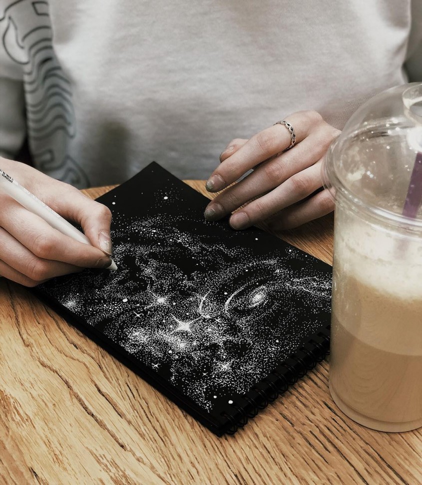 Блокнот Fenimore 14,5 х 20,5 см з чорними сторінками на пружині + біла ручка Sakura