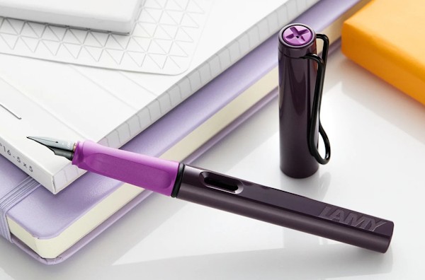 Чорнильна ручка Lamy Safari Violet Blackberry перо F (тонке)