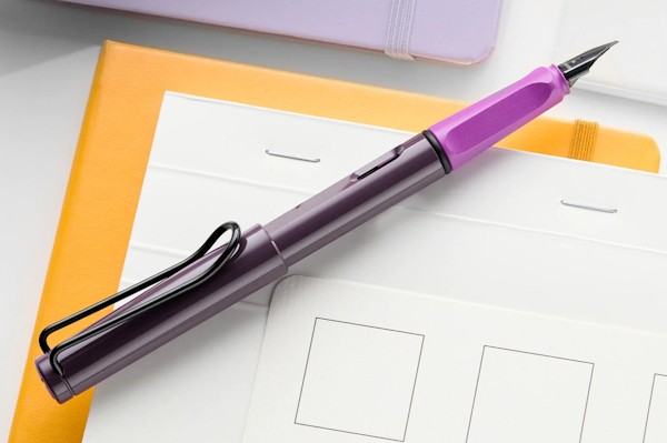 Чорнильна ручка Lamy Safari Violet Blackberry перо F (тонке)