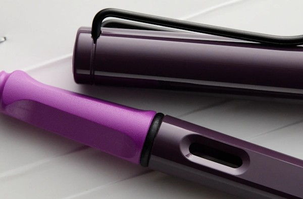 Чорнильна ручка Lamy Safari Violet Blackberry перо F (тонке)