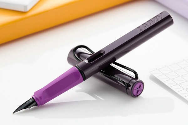 Чорнильна ручка Lamy Safari Violet Blackberry перо M (середнє)