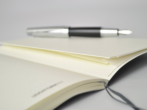 Блокнот Leuchtturm1917 Natural Colours м'який середній 14,5 х 21см в крапку світло-сірий