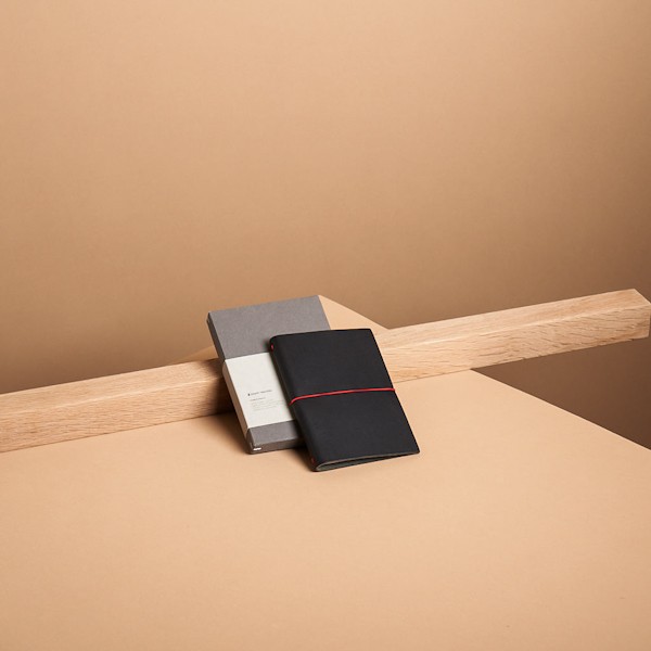 Блокнот Paper Republic Grand Voyageur Pocket чорний