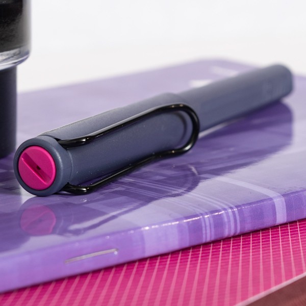 Ролерна ручка Lamy Safari Pink Cliff рожево-сутінкова синя 1,0 мм