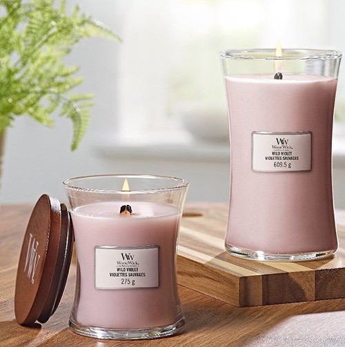 Ароматична свіча WoodWick Medium Wild Violet 275 г