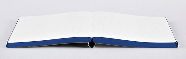 Блокнот Nuuna Graphic A Line Is A Dot 16,5 х 22 см в крапку