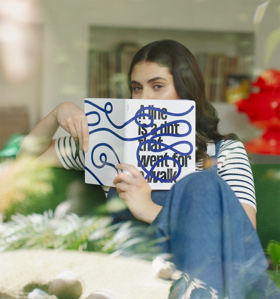 Блокнот Nuuna Graphic A Line Is A Dot 16,5 х 22 см в крапку