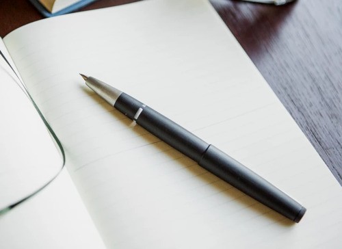 Чорнильна ручка Lamy 2000 чорна перо EF (дуже тонке)