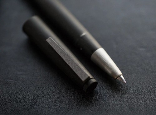 Чорнильна ручка Lamy 2000 чорна перо EF (дуже тонке)