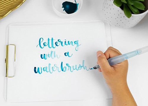 Пензлик з резервуаром для води Pentel Aqua Brush (середній)