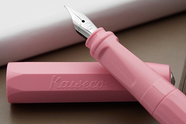 Чорнильна ручка Kaweco Perkeo Peony Blossom ніжно-рожева перо M (середнє)