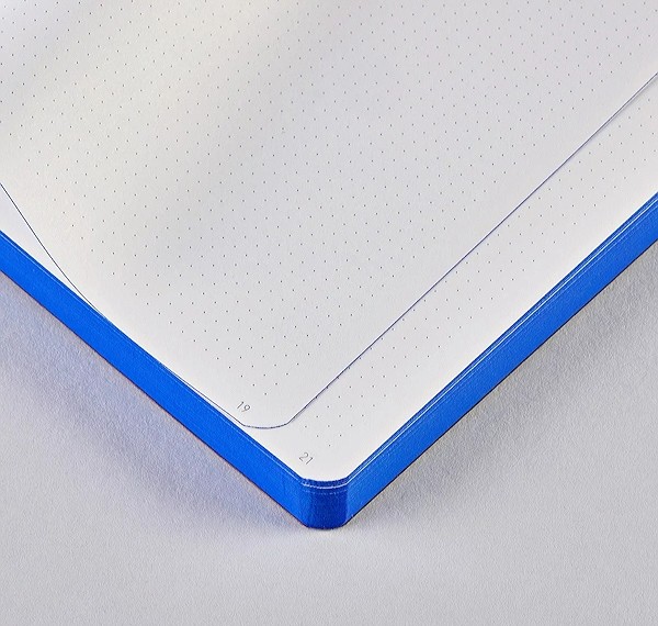 Блокнот Nuuna Graphic Free Hugs by Jan Paul Muller 10,8 х 15 см в крапку