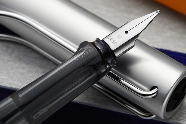 Чорнильна ручка Lamy Al-Star Silver срібляста перо M (середнє)