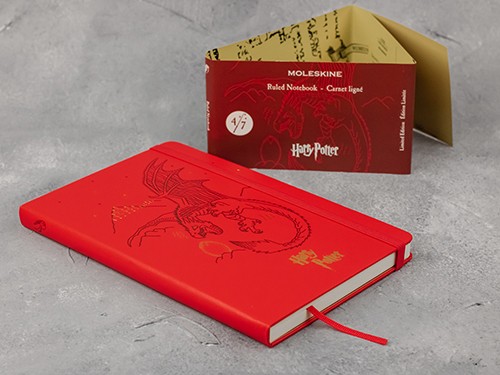 Блокнот Moleskine Harry Potter 4/7 середній 13 х 21 см в лінію червоний