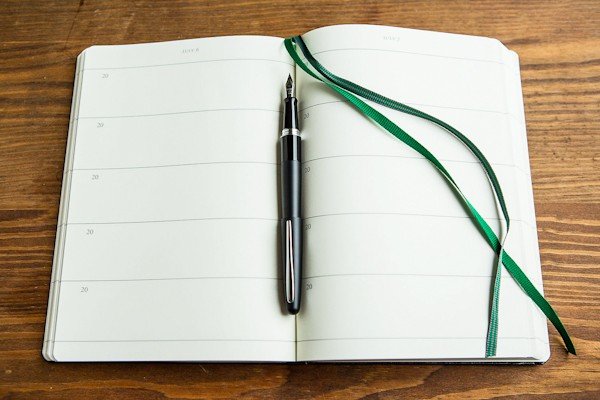 Щоденник Leuchtturm1917 Some Lines a Day на 5 років середній 14,5 х 21 см сонячний жовтий