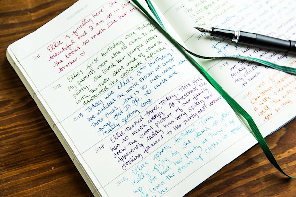 Щоденник Leuchtturm1917 Some Lines a Day на 5 років середній 14,5 х 21 см сонячний жовтий