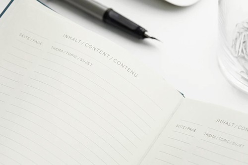 Блокнот Leuchtturm1917 Classic середній 14,5 х 21 см в крапку королівський синій 