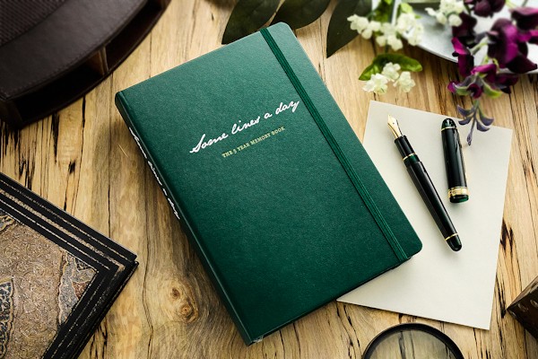 Щоденник Leuchtturm1917 Some Lines a Day на 5 років середній 14,5 х 21 см лісовий зелений