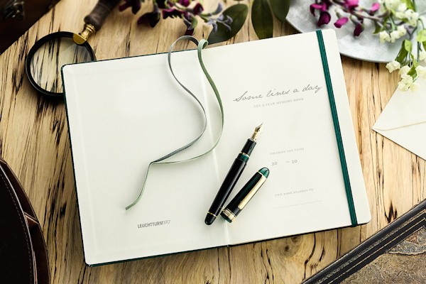 Щоденник Leuchtturm1917 Some Lines a Day на 5 років середній 14,5 х 21 см лісовий зелений